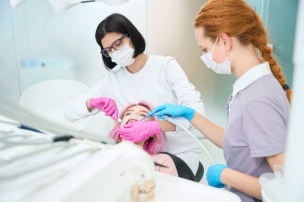 Emergency dentist in Green Valley providing immediate dental care and relief.